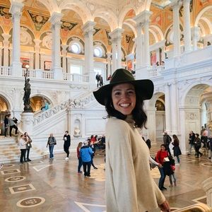 Meet your Posher, Abigail